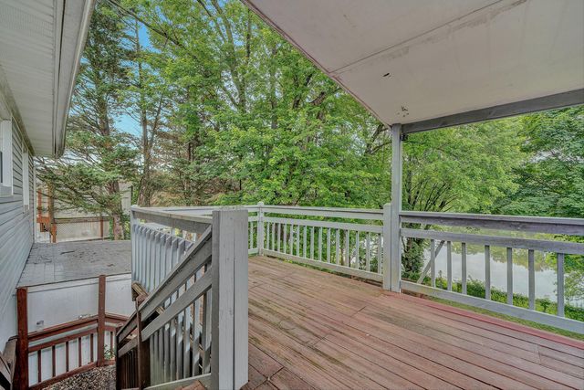 8127 Ashton LN, Roanoke, VA 24019