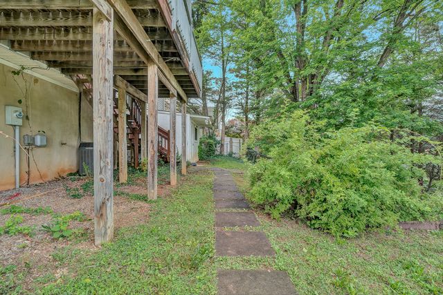8127 Ashton LN, Roanoke, VA 24019