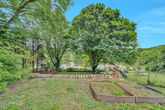 8127 Ashton LN, Roanoke, VA 24019