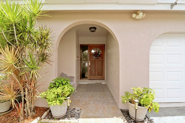 15821 Sedgewyck Circle N, Davie, FL 33331