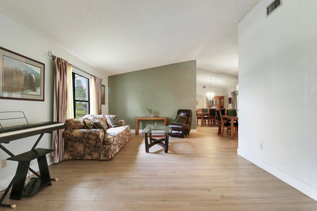 15821 Sedgewyck Circle N, Davie, FL 33331
