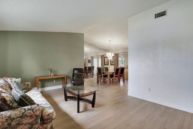 15821 Sedgewyck Circle N, Davie, FL 33331