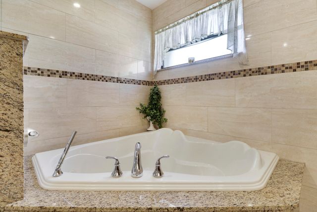 15821 Sedgewyck Circle N, Davie, FL 33331