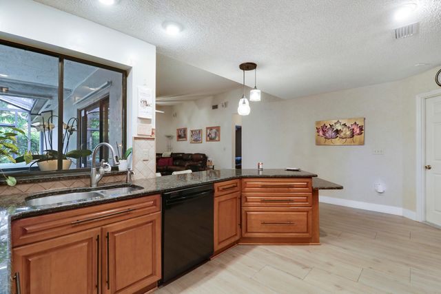 15821 Sedgewyck Circle N, Davie, FL 33331