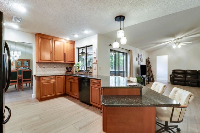 15821 Sedgewyck Circle N, Davie, FL 33331