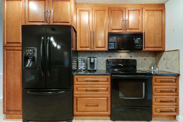 15821 Sedgewyck Circle N, Davie, FL 33331