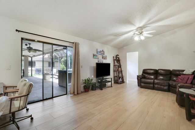 15821 Sedgewyck Circle N, Davie, FL 33331