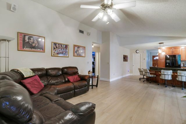 15821 Sedgewyck Circle N, Davie, FL 33331