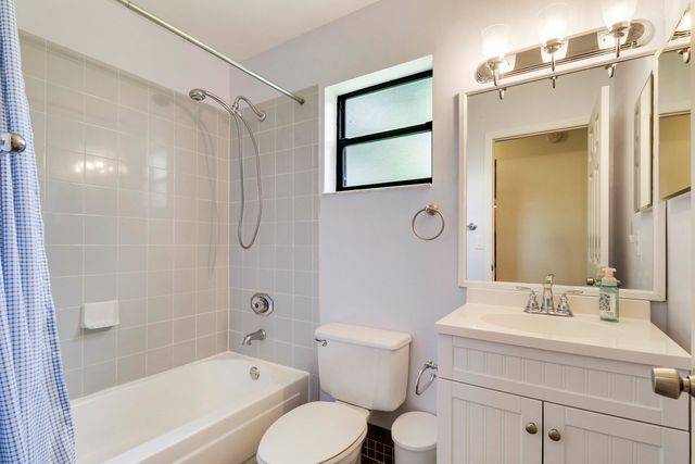 15821 Sedgewyck Circle N, Davie, FL 33331