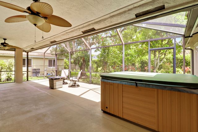 15821 Sedgewyck Circle N, Davie, FL 33331