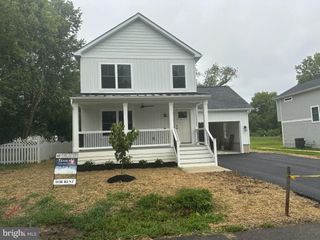 512 LIVINGSTONE ST, Colonial Beach, VA 22443