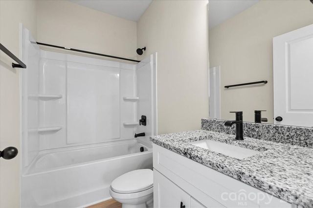 1562 7th Avenue Drive SW, Hickory, NC 28602