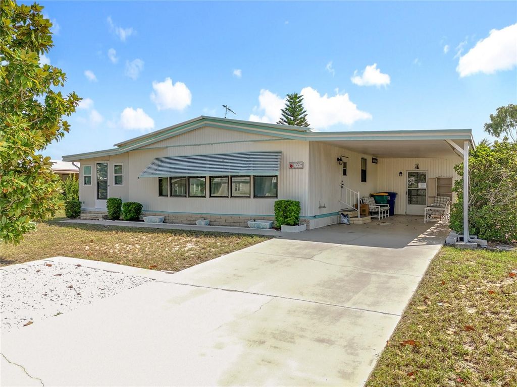 1440 NASSAU CIRCLE, Tavares, FL 32778