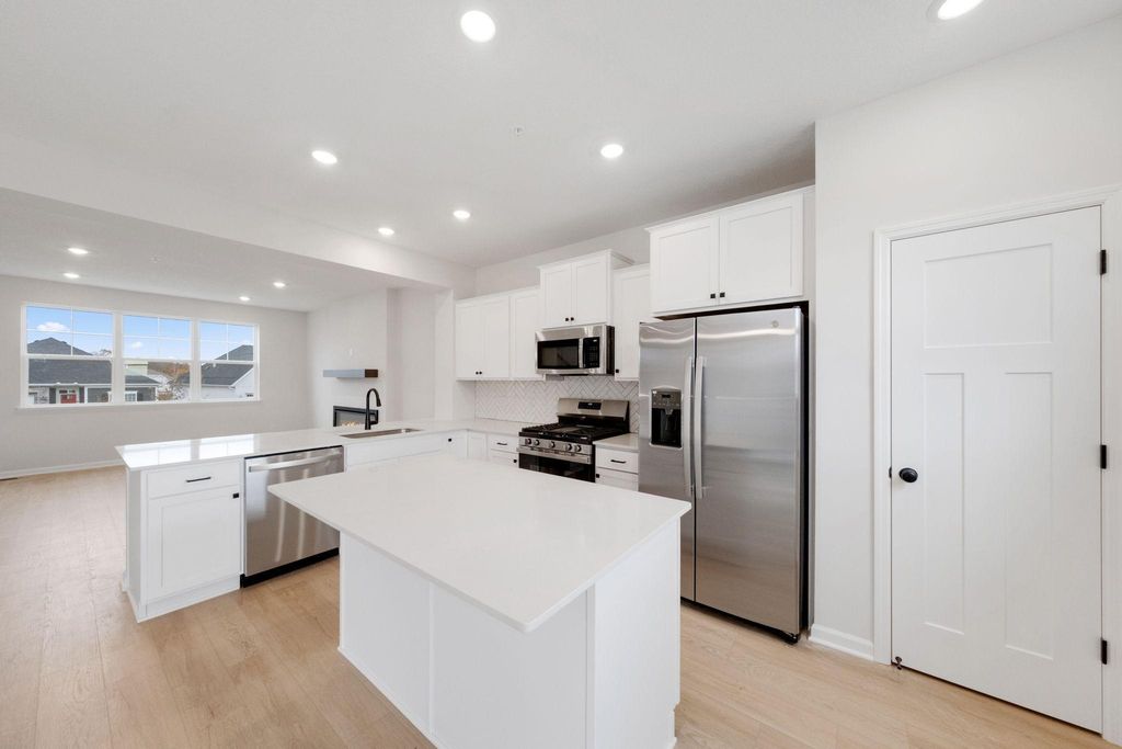 6730 Wildflower Way, Minnetrista, MN 55331