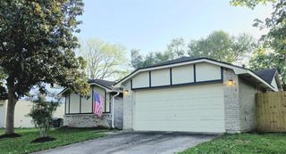 1126 E Brompton Drive, Pearland, TX 77584