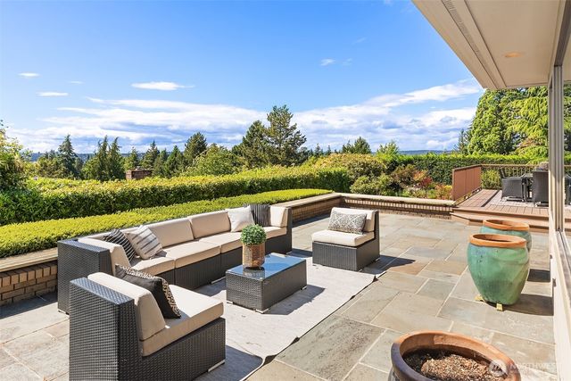 9636 NE 30th Place, Clyde Hill, WA 98004