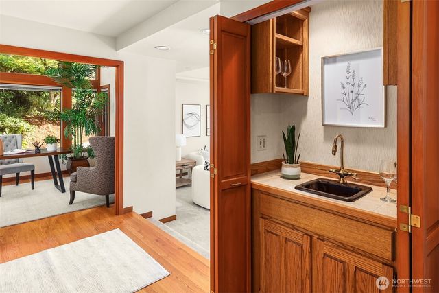 9636 NE 30th Place, Clyde Hill, WA 98004