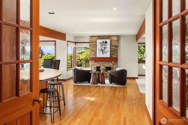 9636 NE 30th Place, Clyde Hill, WA 98004