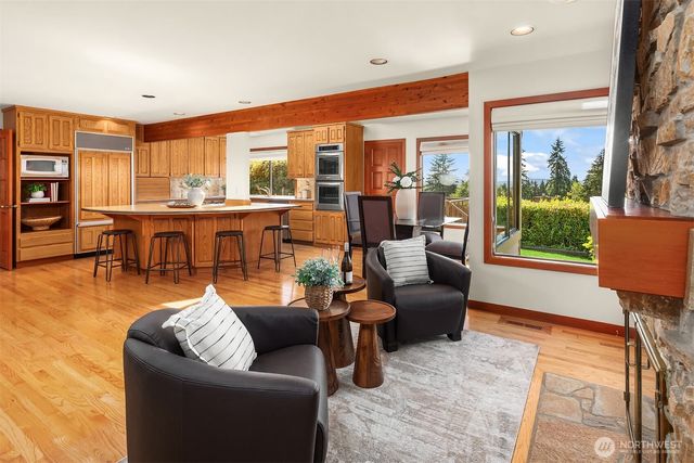 9636 NE 30th Place, Clyde Hill, WA 98004