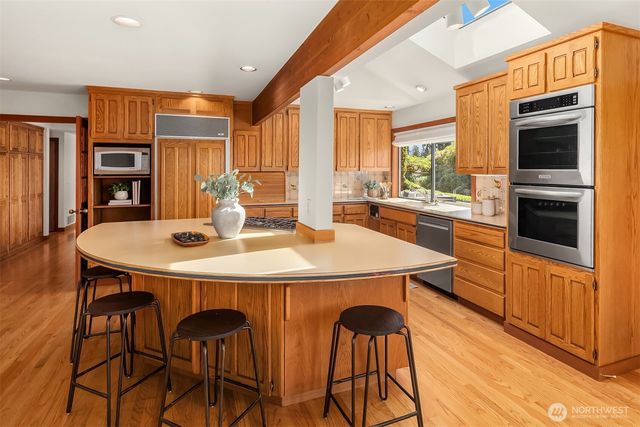 9636 NE 30th Place, Clyde Hill, WA 98004