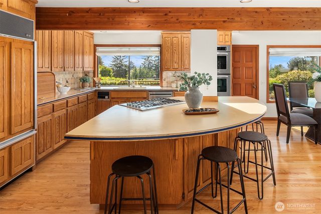 9636 NE 30th Place, Clyde Hill, WA 98004
