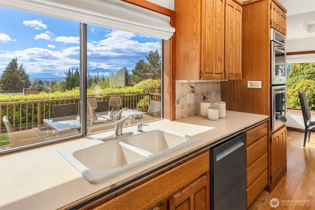9636 NE 30th Place, Clyde Hill, WA 98004