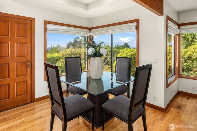 9636 NE 30th Place, Clyde Hill, WA 98004