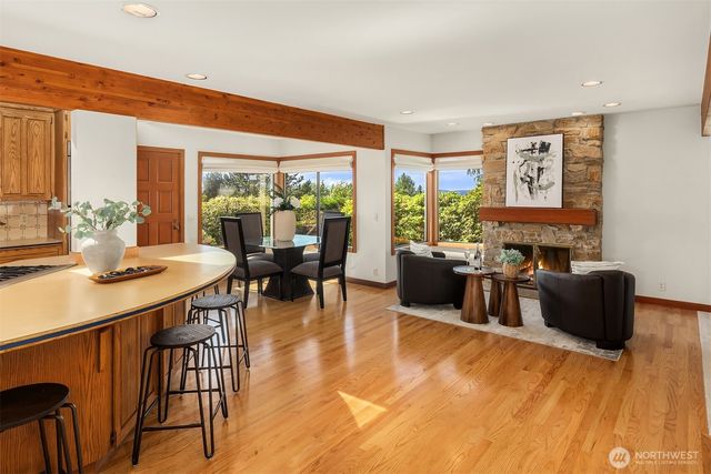 9636 NE 30th Place, Clyde Hill, WA 98004