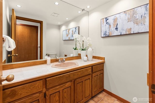 9636 NE 30th Place, Clyde Hill, WA 98004