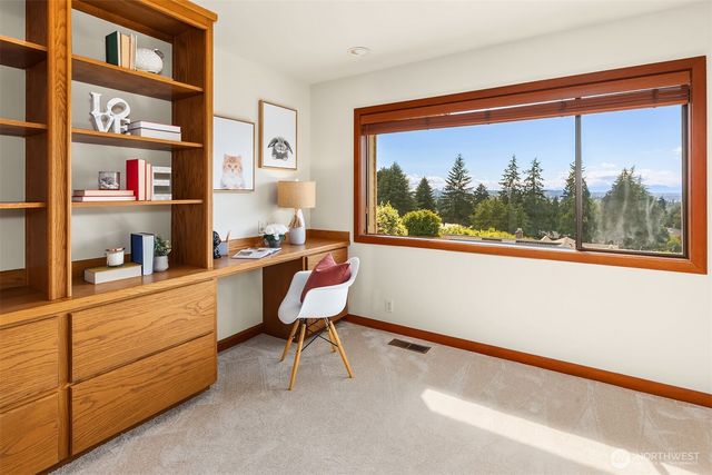 9636 NE 30th Place, Clyde Hill, WA 98004