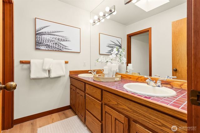 9636 NE 30th Place, Clyde Hill, WA 98004
