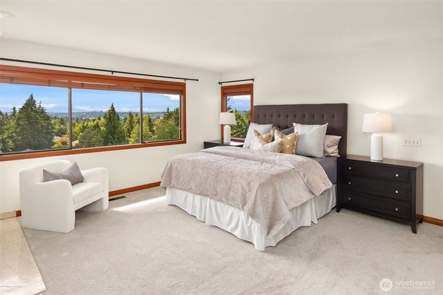 9636 NE 30th Place, Clyde Hill, WA 98004
