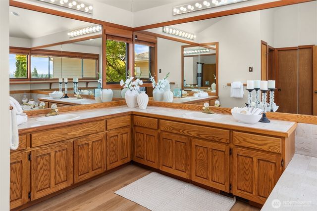 9636 NE 30th Place, Clyde Hill, WA 98004