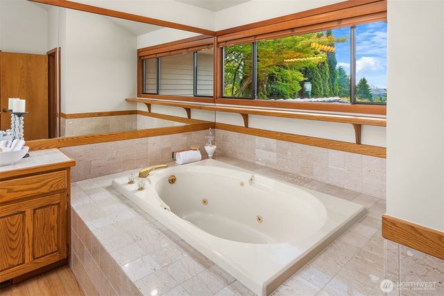 9636 NE 30th Place, Clyde Hill, WA 98004