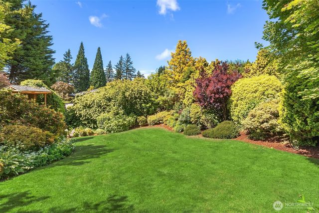 9636 NE 30th Place, Clyde Hill, WA 98004