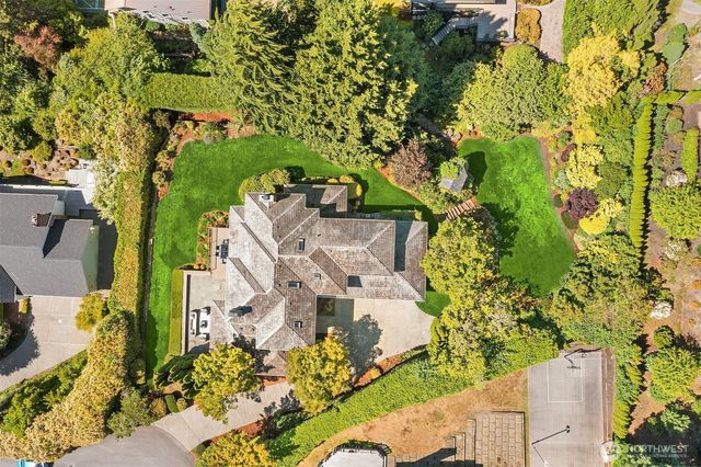 9636 NE 30th Place, Clyde Hill, WA 98004