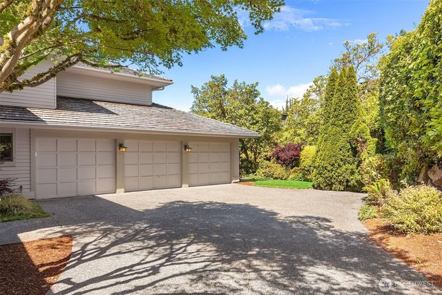9636 NE 30th Place, Clyde Hill, WA 98004
