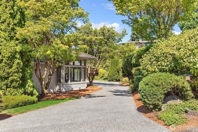 9636 NE 30th Place, Clyde Hill, WA 98004