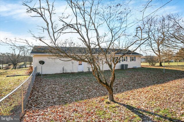 970 CRANES GAP RD, Carlisle, PA 17013