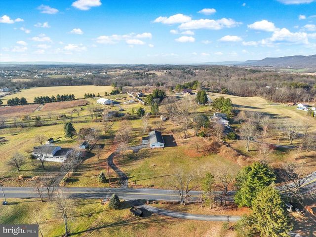 970 CRANES GAP RD, Carlisle, PA 17013