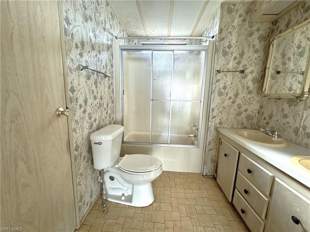 280 Flame LN, North Fort Myers, FL 33917