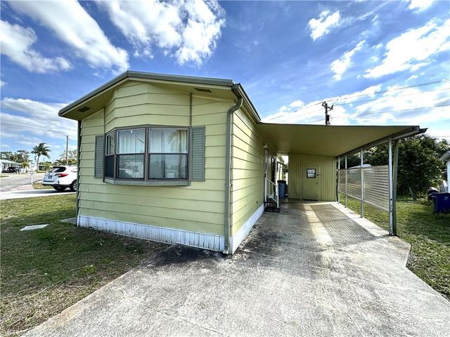 280 Flame LN, North Fort Myers, FL 33917