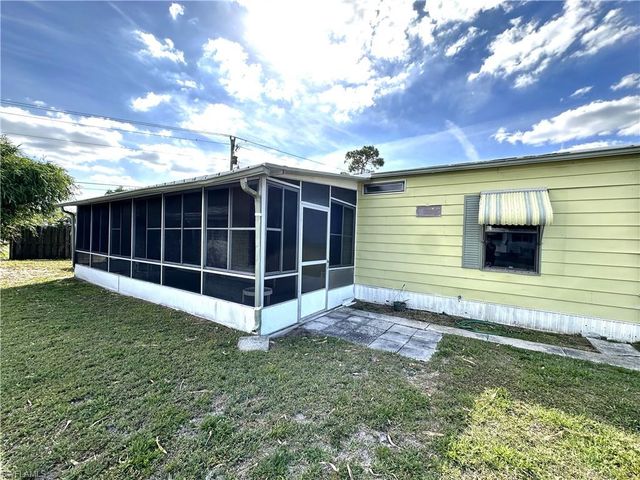 280 Flame LN, North Fort Myers, FL 33917