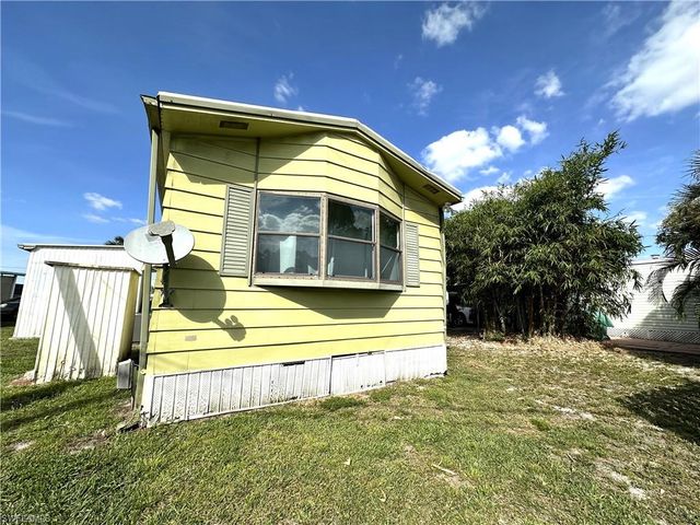 280 Flame LN, North Fort Myers, FL 33917