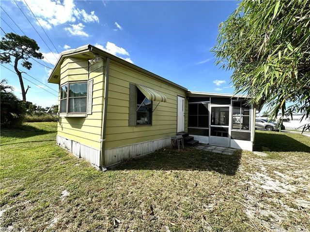 280 Flame LN, North Fort Myers, FL 33917