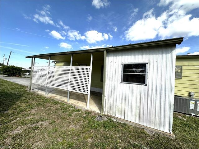 280 Flame LN, North Fort Myers, FL 33917