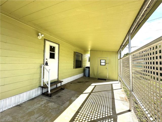 280 Flame LN, North Fort Myers, FL 33917