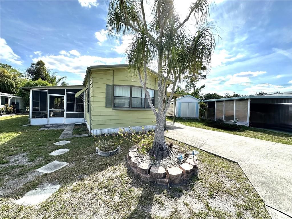 280 Flame LN, North Fort Myers, FL 33917
