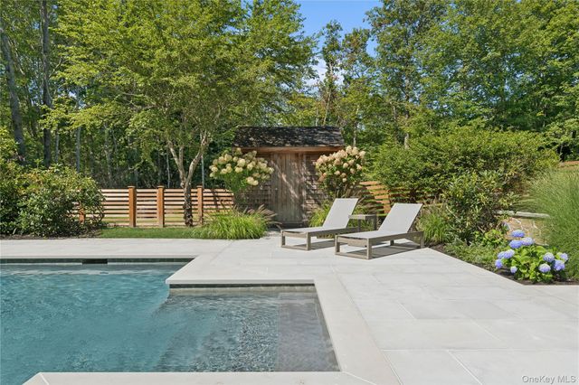 70 Glenview Drive, Southampton, NY 11968