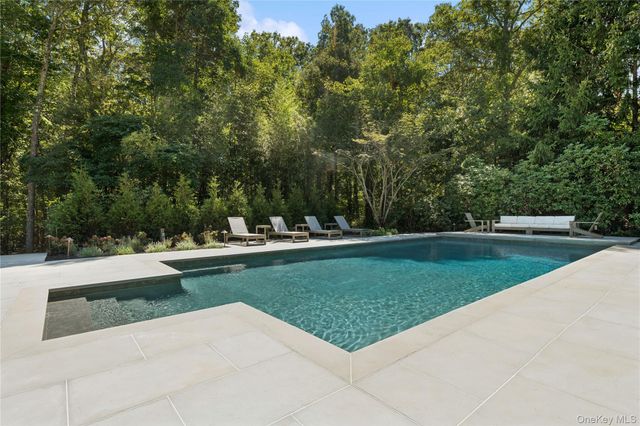 70 Glenview Drive, Southampton, NY 11968